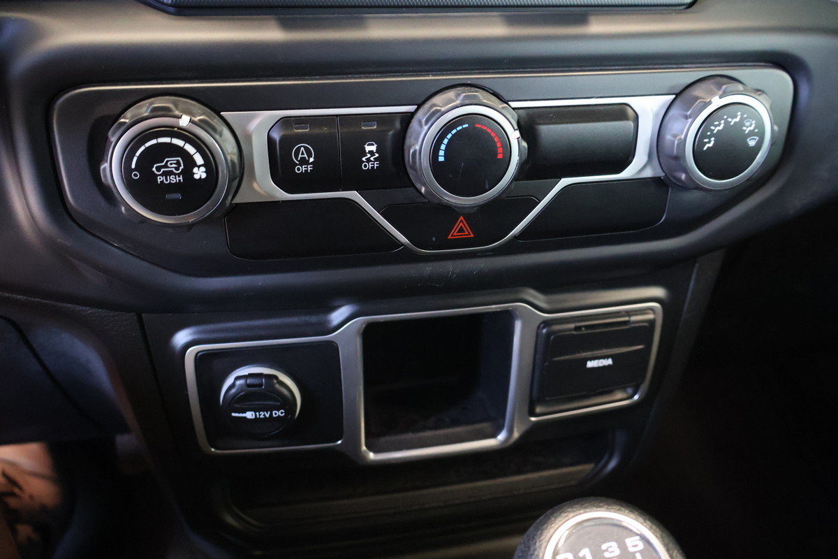 2018 Jeep Wrangler - Image 12