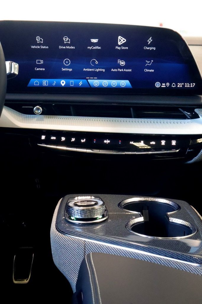 2025 Cadillac OPTIQ - Image 5