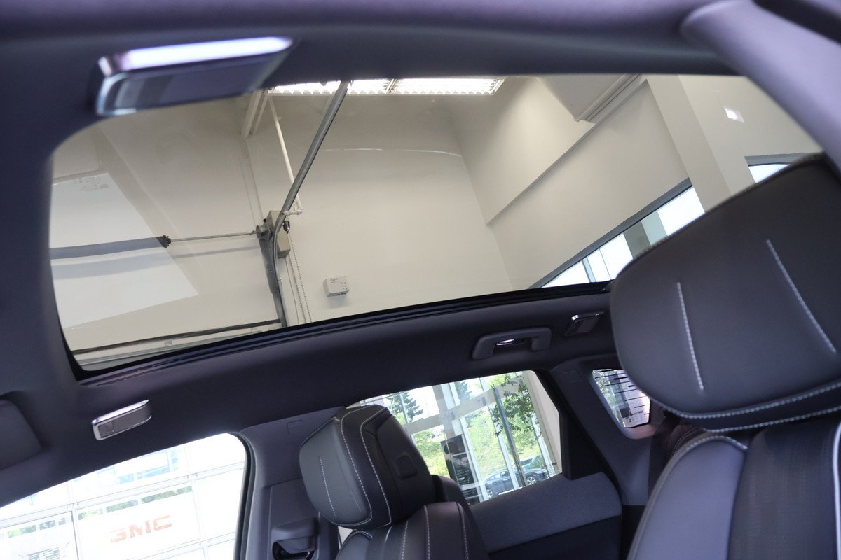 2025 Cadillac OPTIQ - Image 6