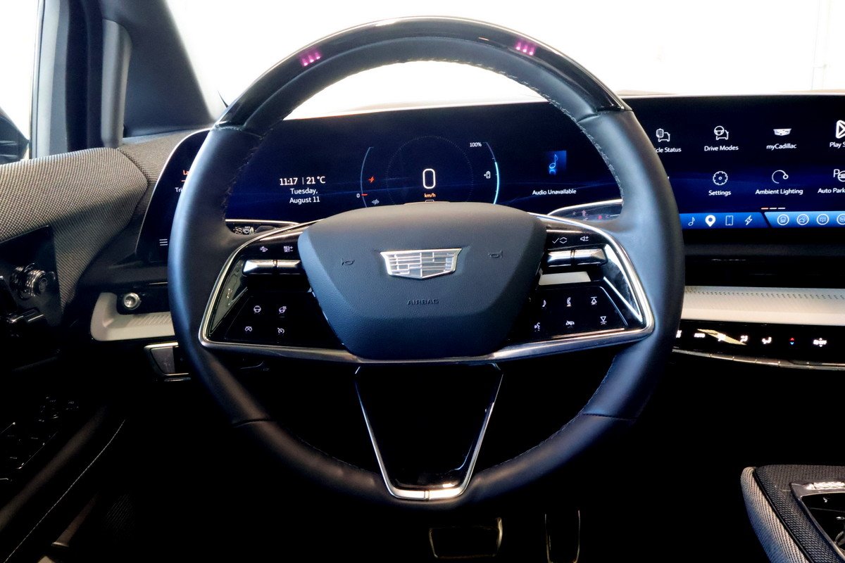 2025 Cadillac OPTIQ - Image 11