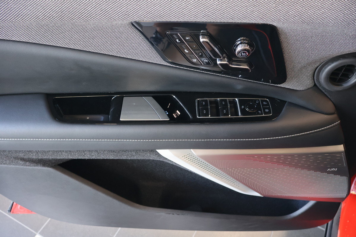 2025 Cadillac OPTIQ - Image 20