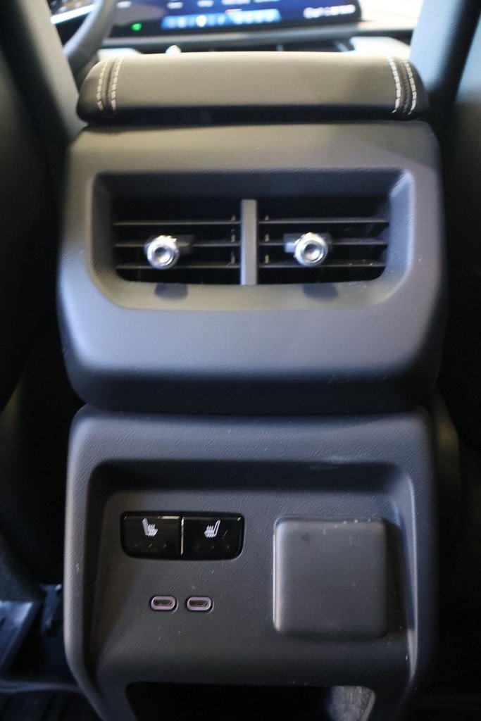 2025 Cadillac OPTIQ - Image 21