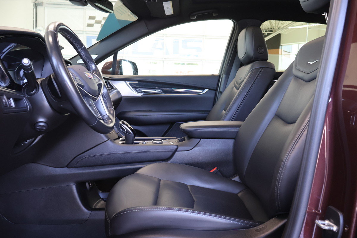 2023 Cadillac XT5 - Image 2