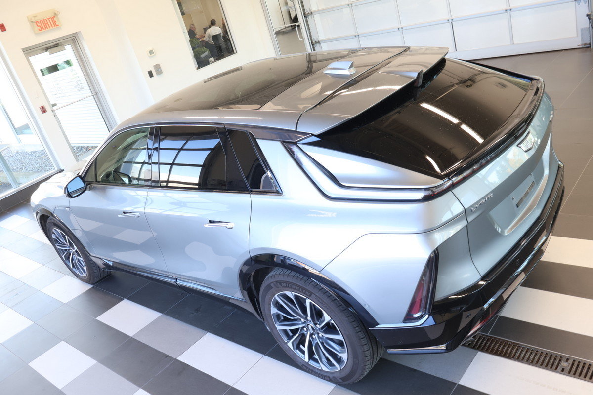 2024 Cadillac LYRIQ - Image 21