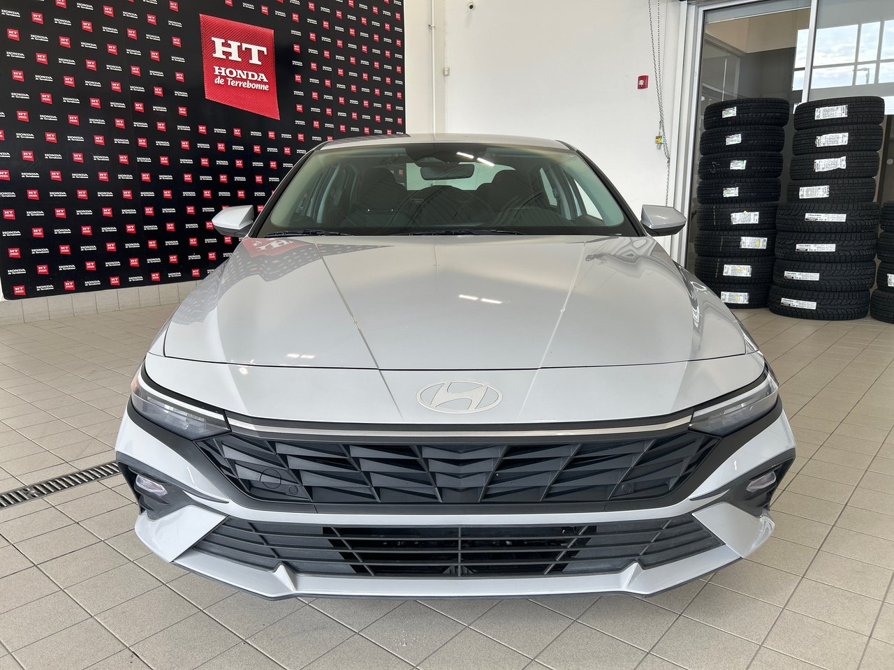 2024 Hyundai Elantra - Image 3