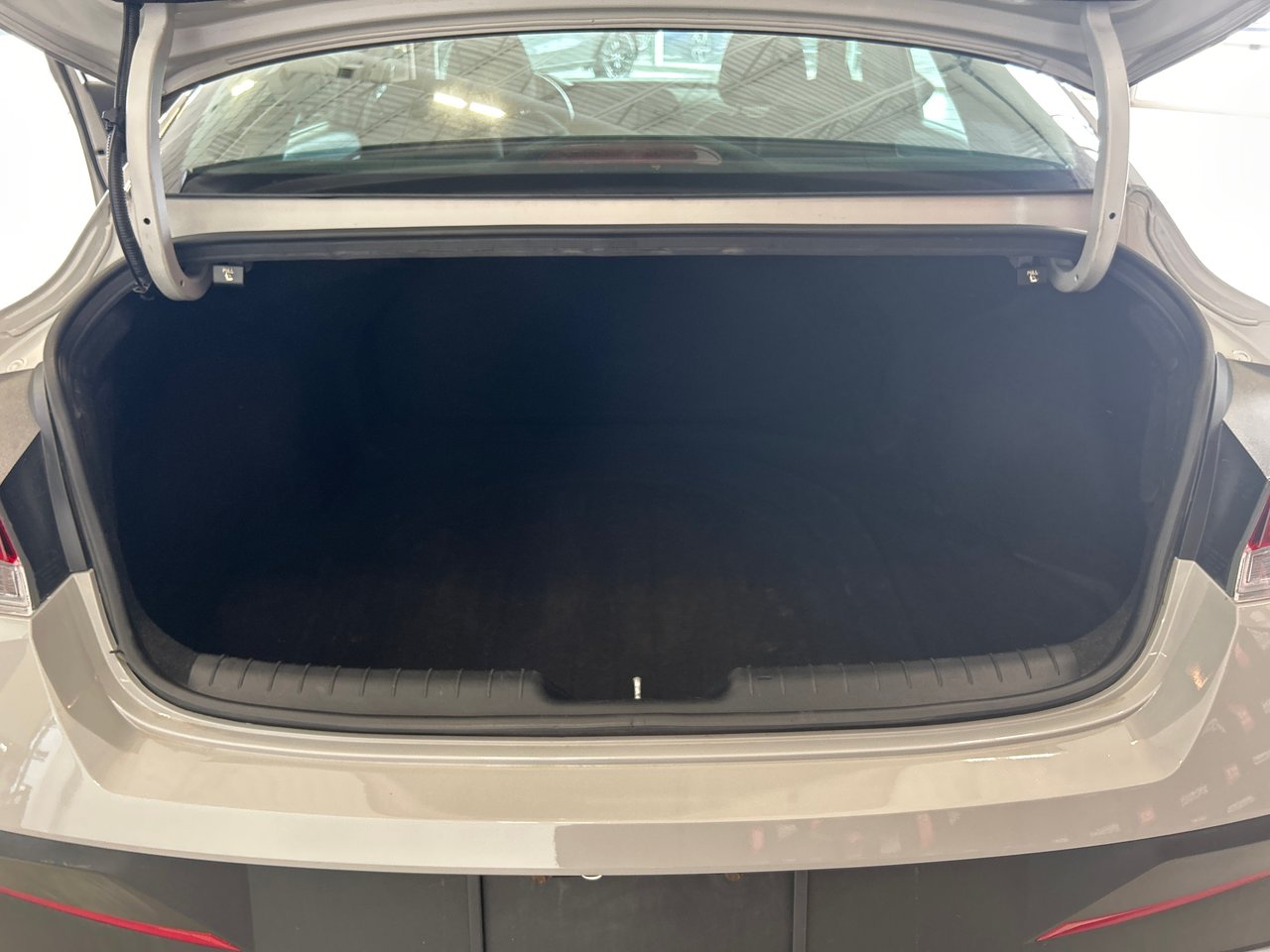 2024 Hyundai Elantra - Image 11