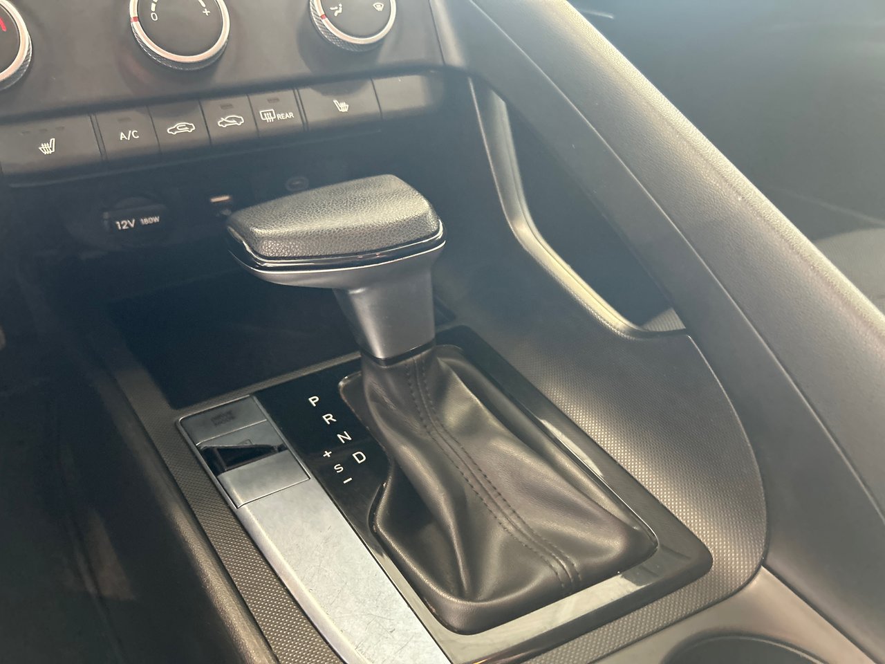 2024 Hyundai Elantra - Image 19