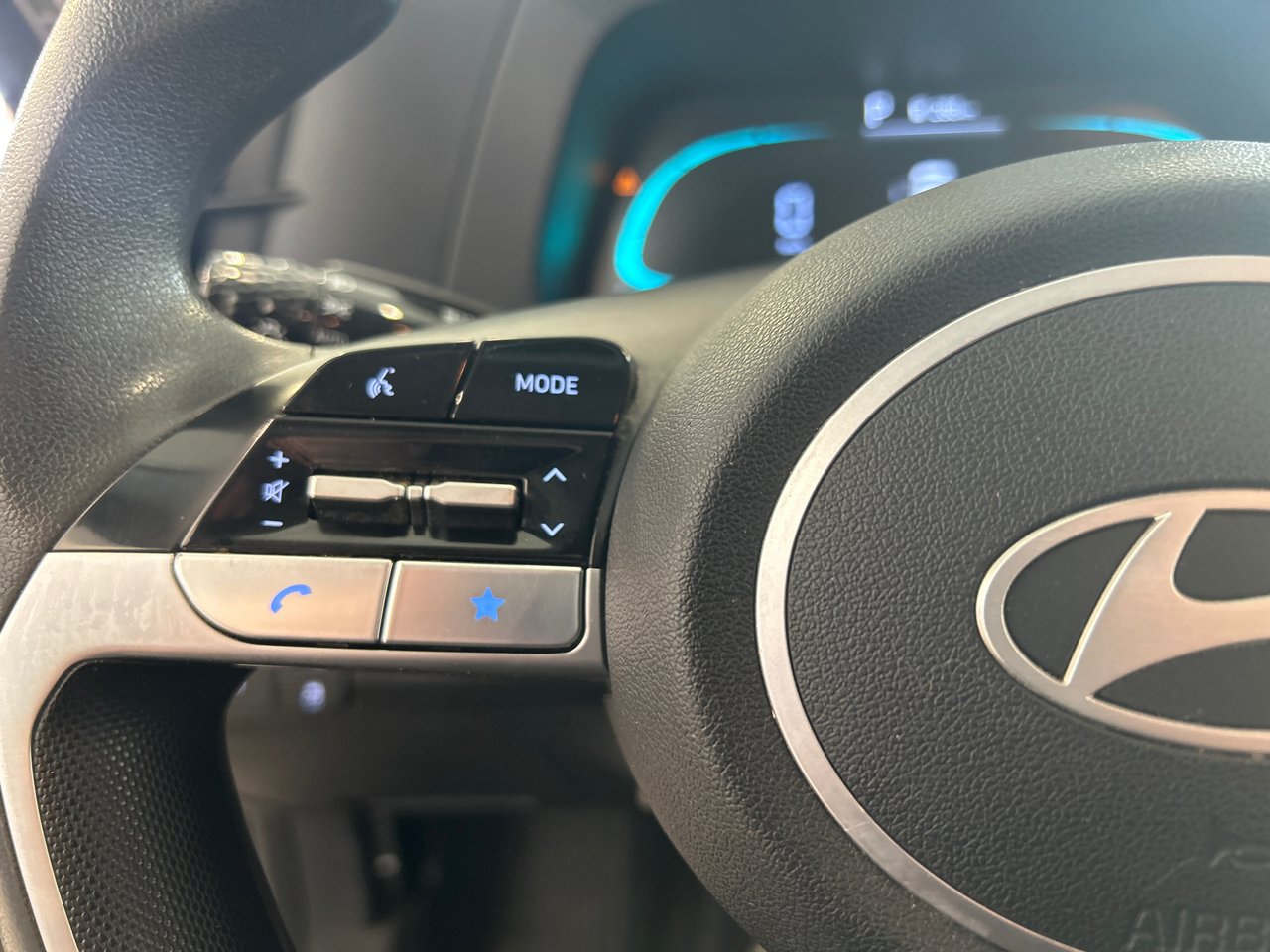 2024 Hyundai Elantra - Image 23