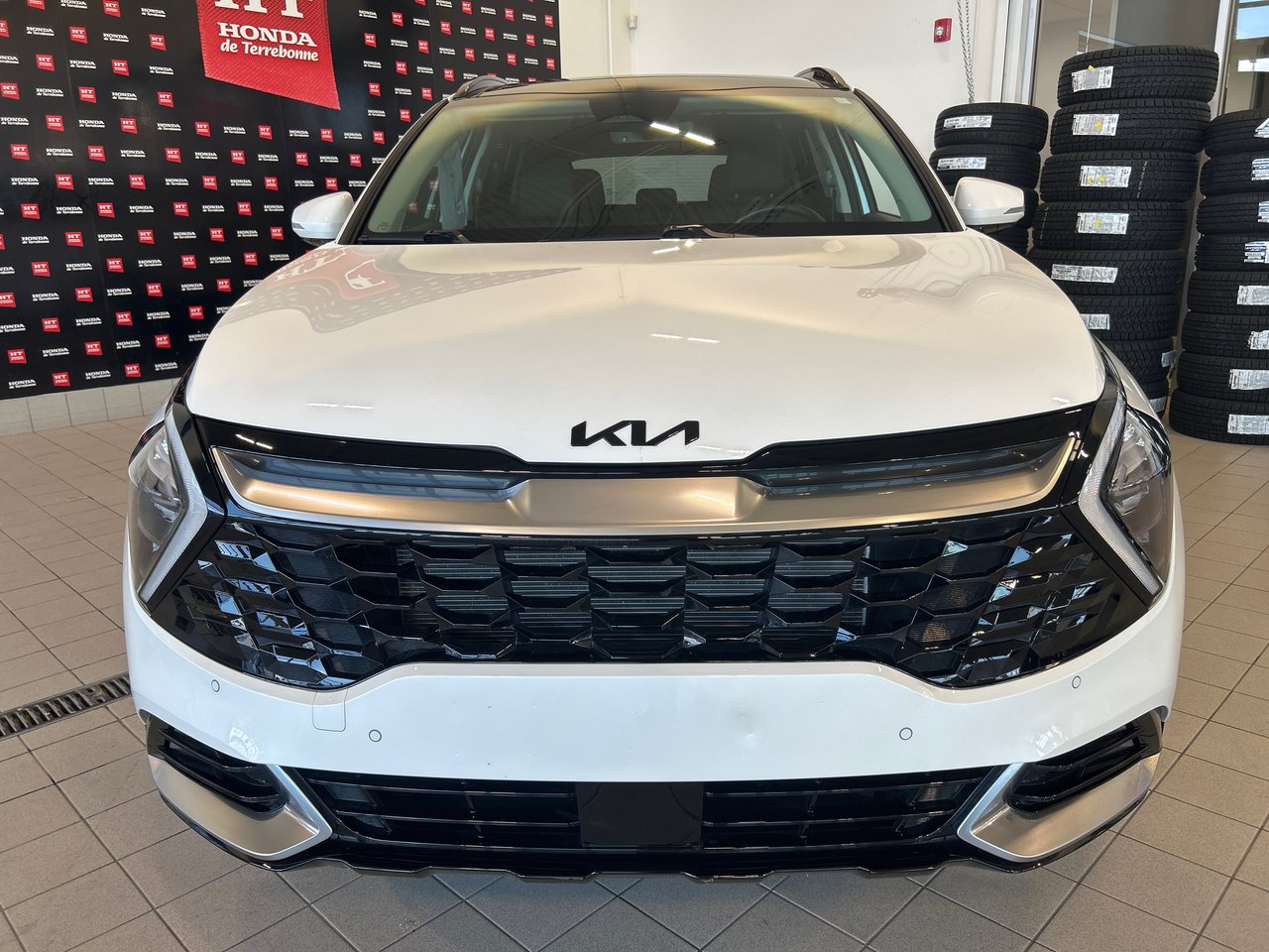 2025 Kia Sportage - Image 3