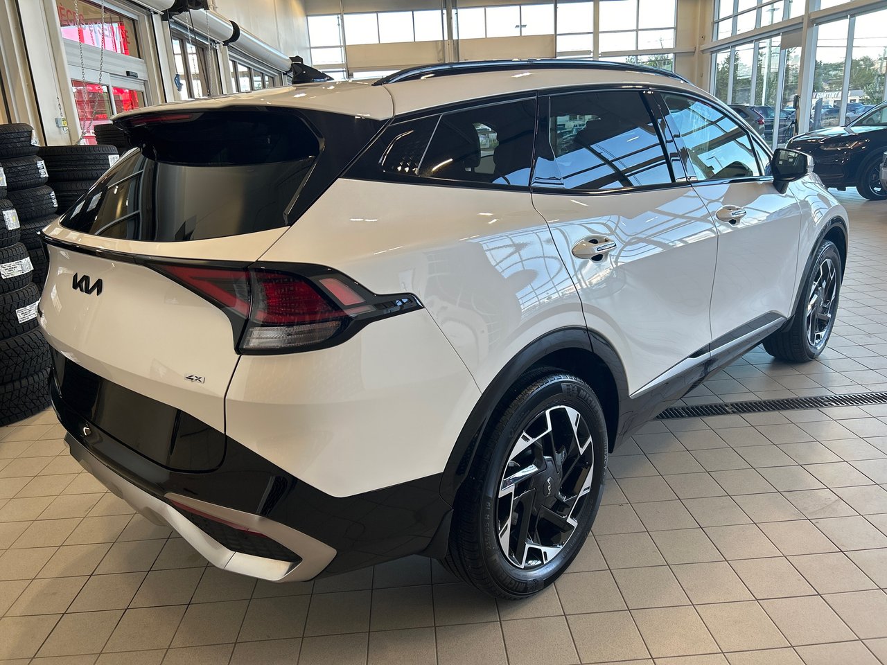 2025 Kia Sportage - Image 8