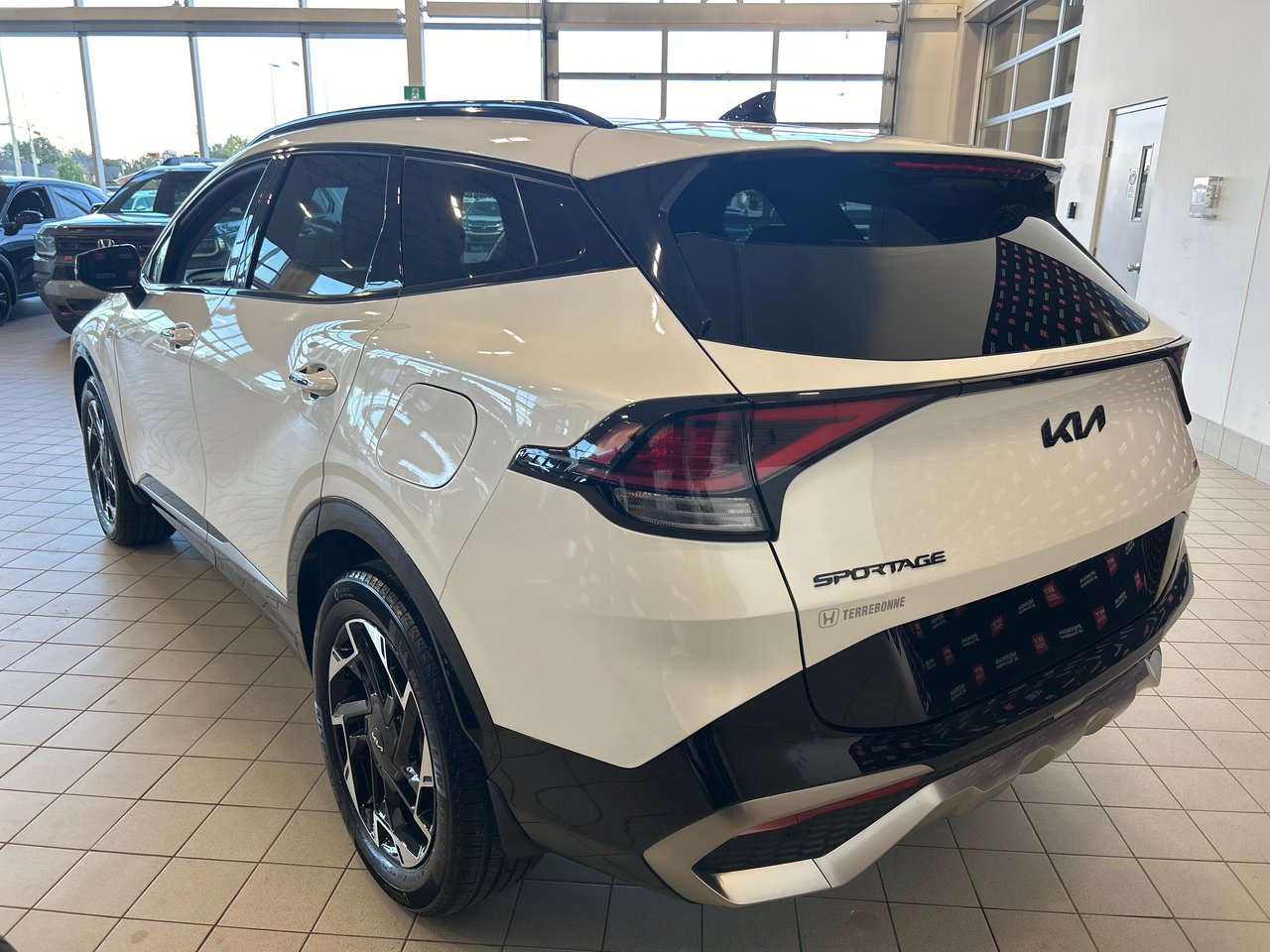 2025 Kia Sportage - Image 10