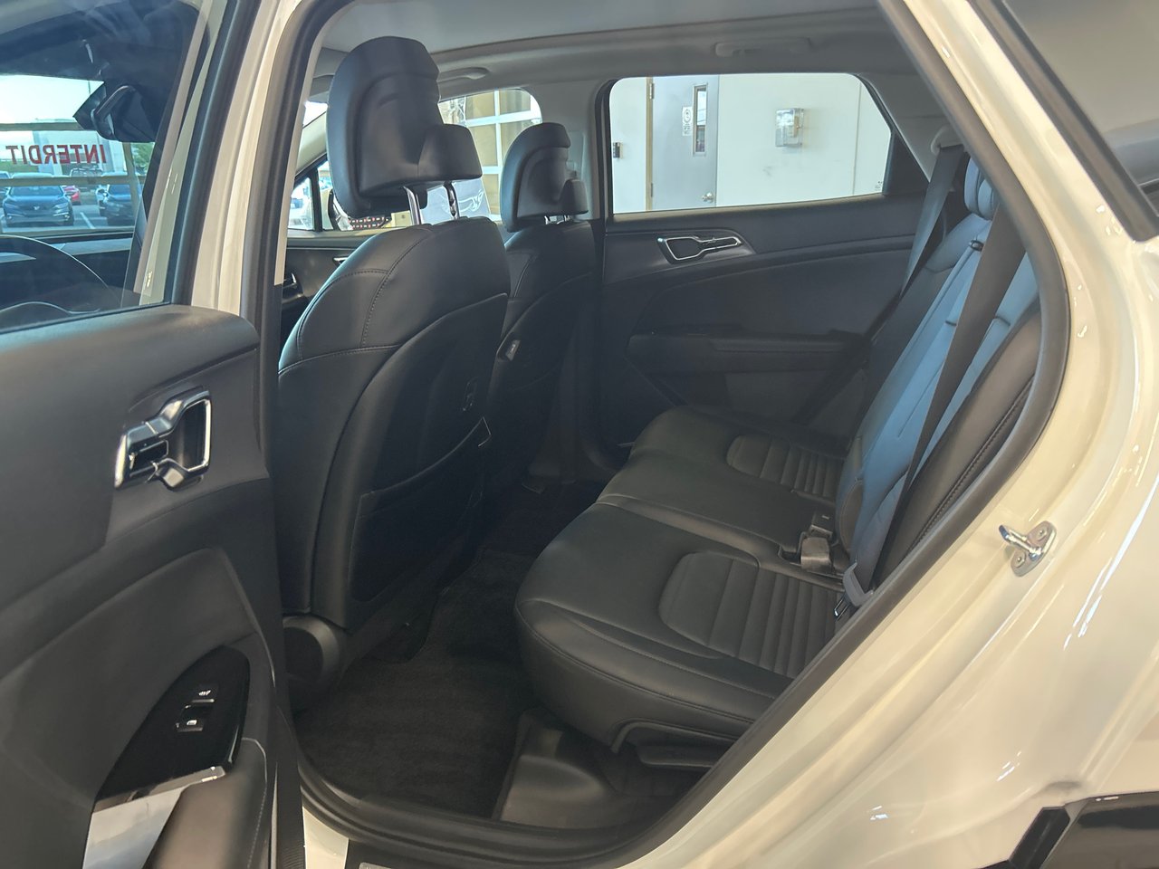 2025 Kia Sportage - Image 11