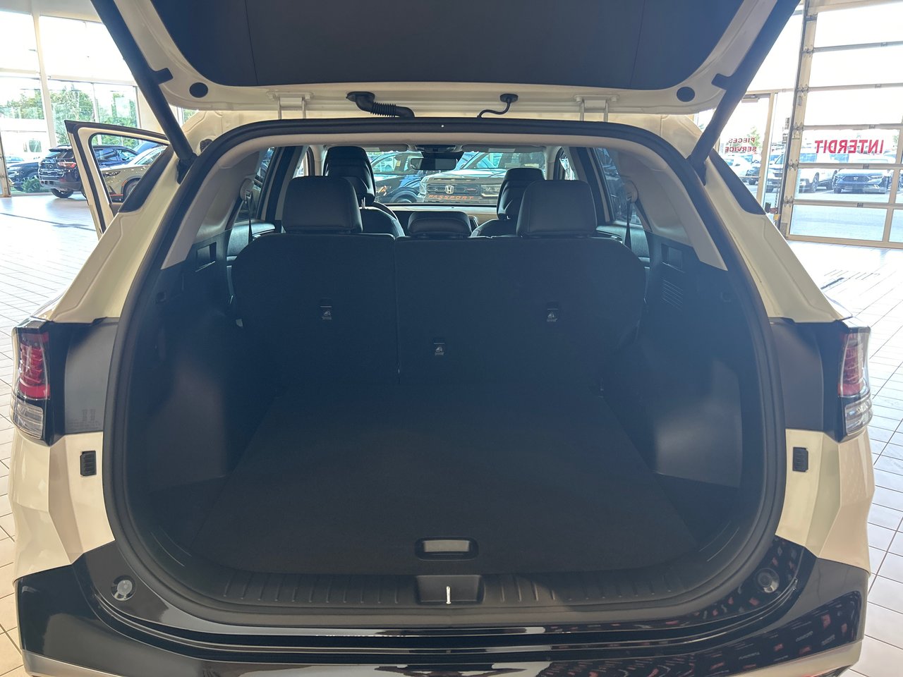 2025 Kia Sportage - Image 13