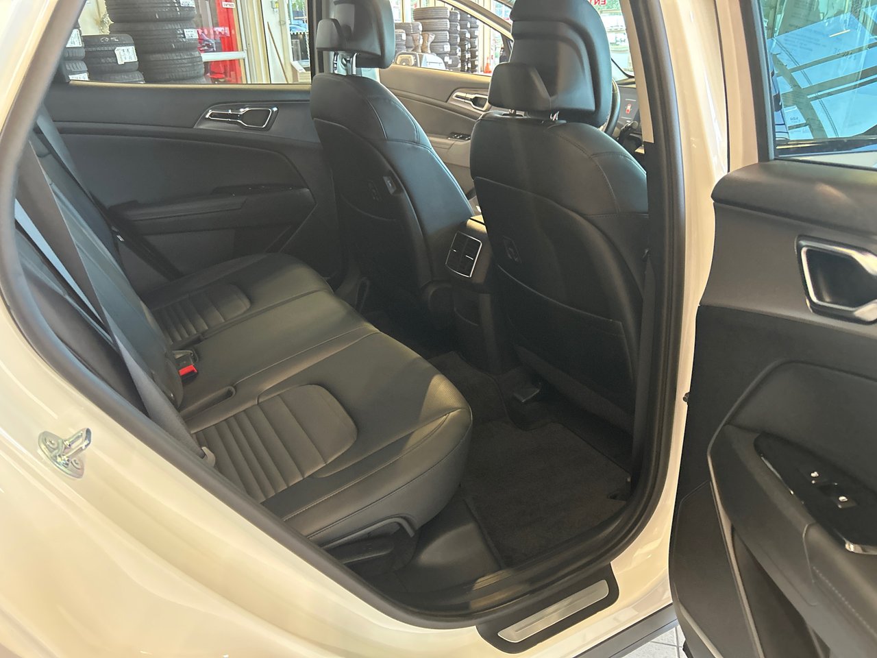 2025 Kia Sportage - Image 14