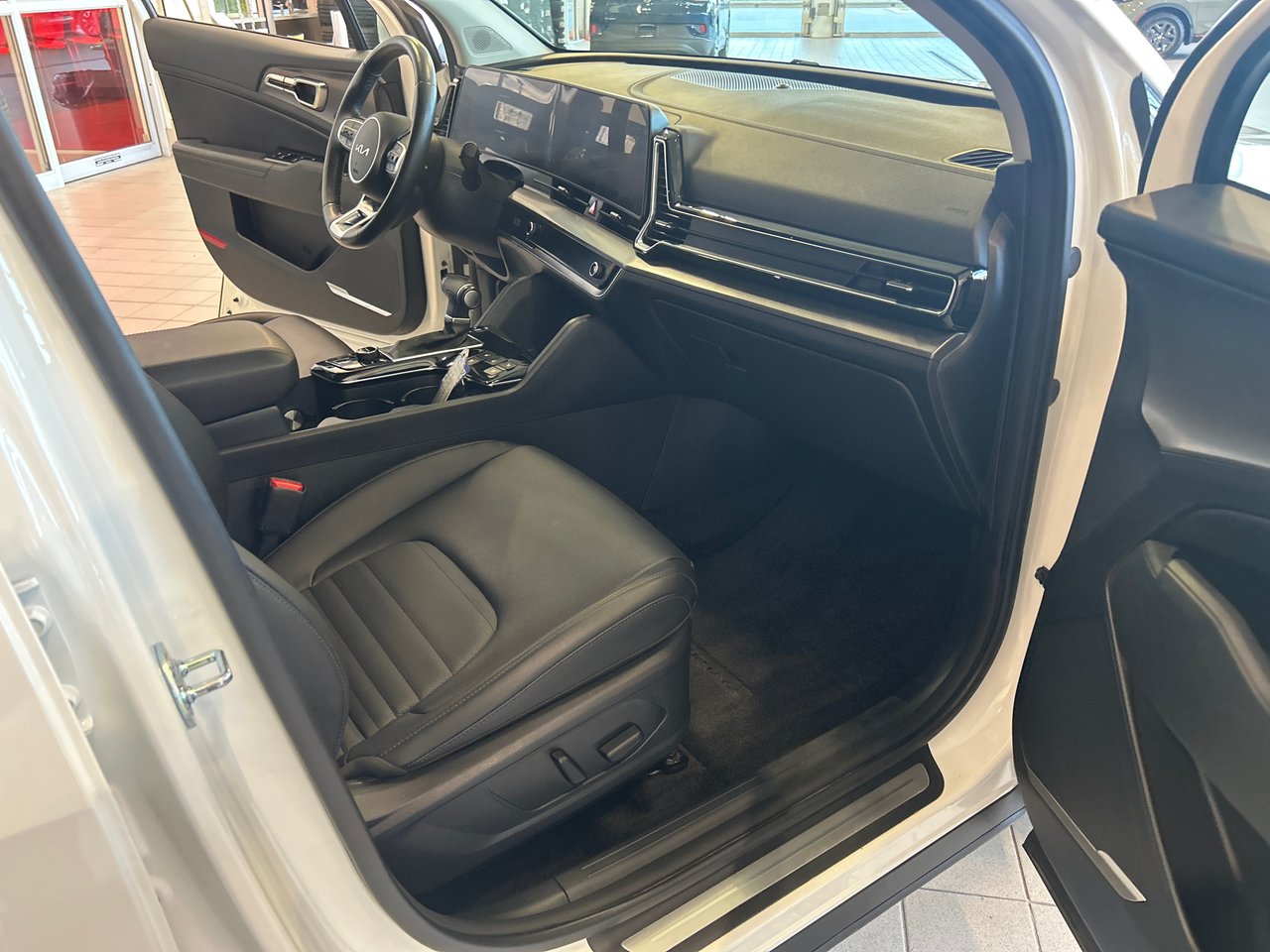 2025 Kia Sportage - Image 16