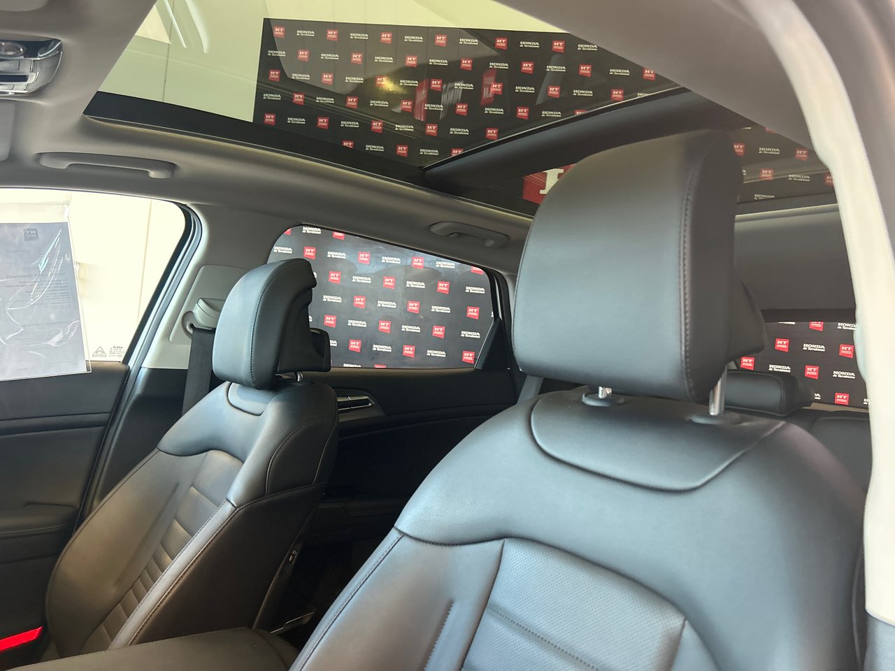 2025 Kia Sportage - Image 21