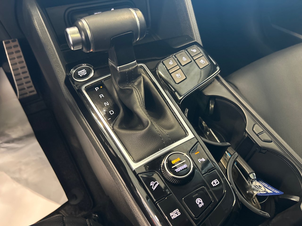 2025 Kia Sportage - Image 28