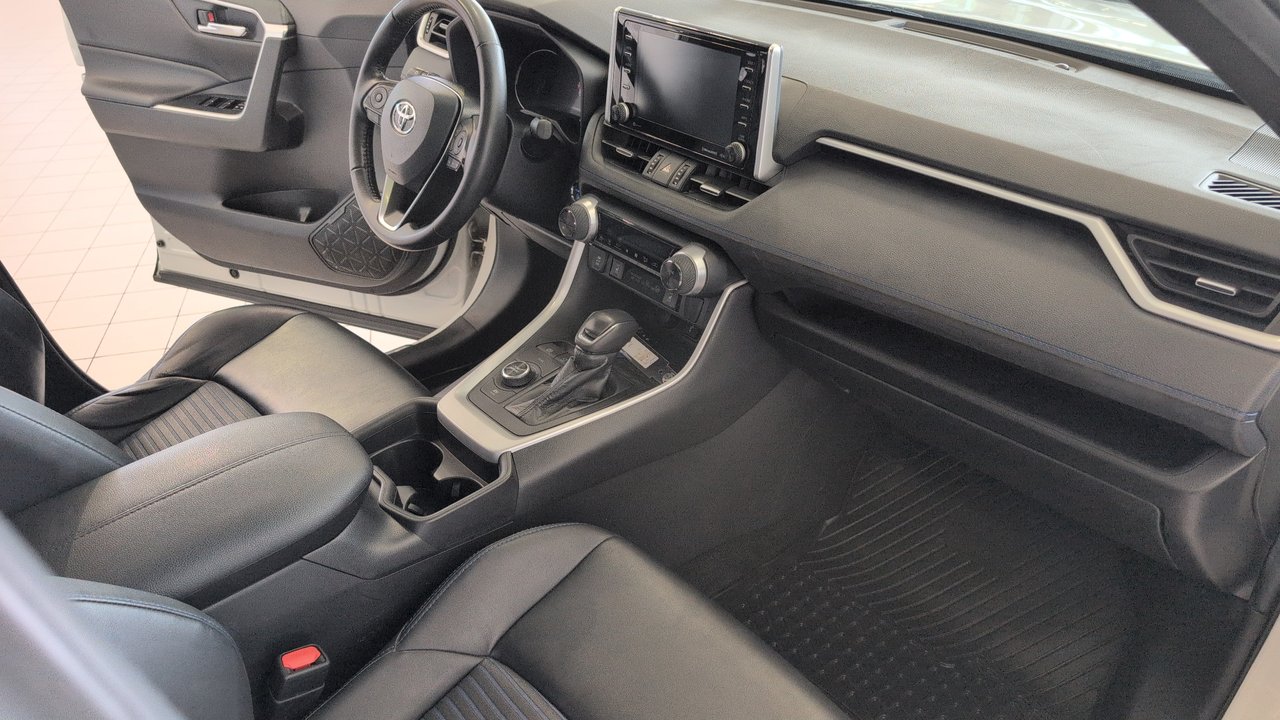 2021 Toyota RAV4 - Image 17