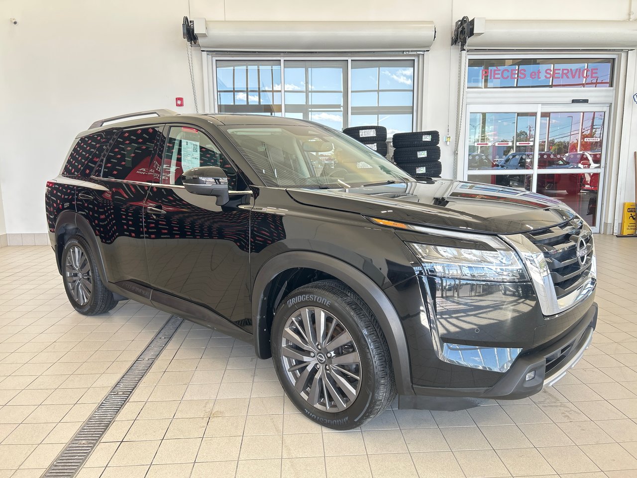 2022 Nissan Pathfinder - Image 5