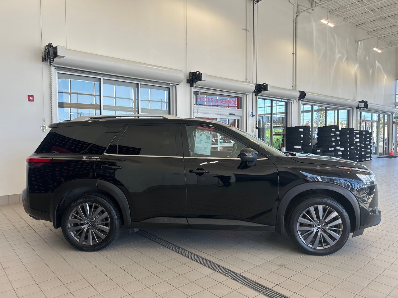 2022 Nissan Pathfinder - Image 6