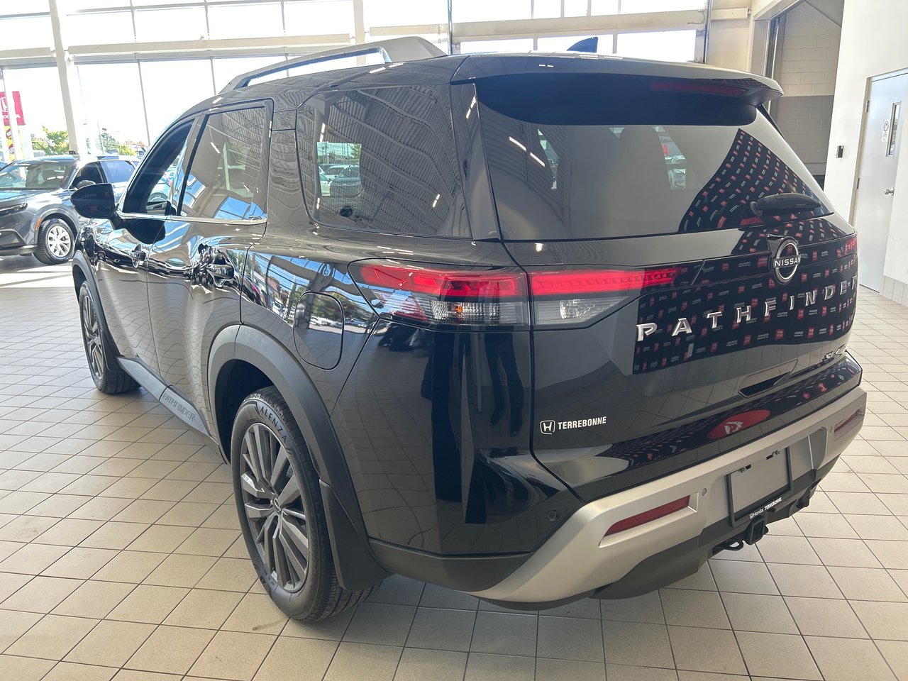 2022 Nissan Pathfinder - Image 9