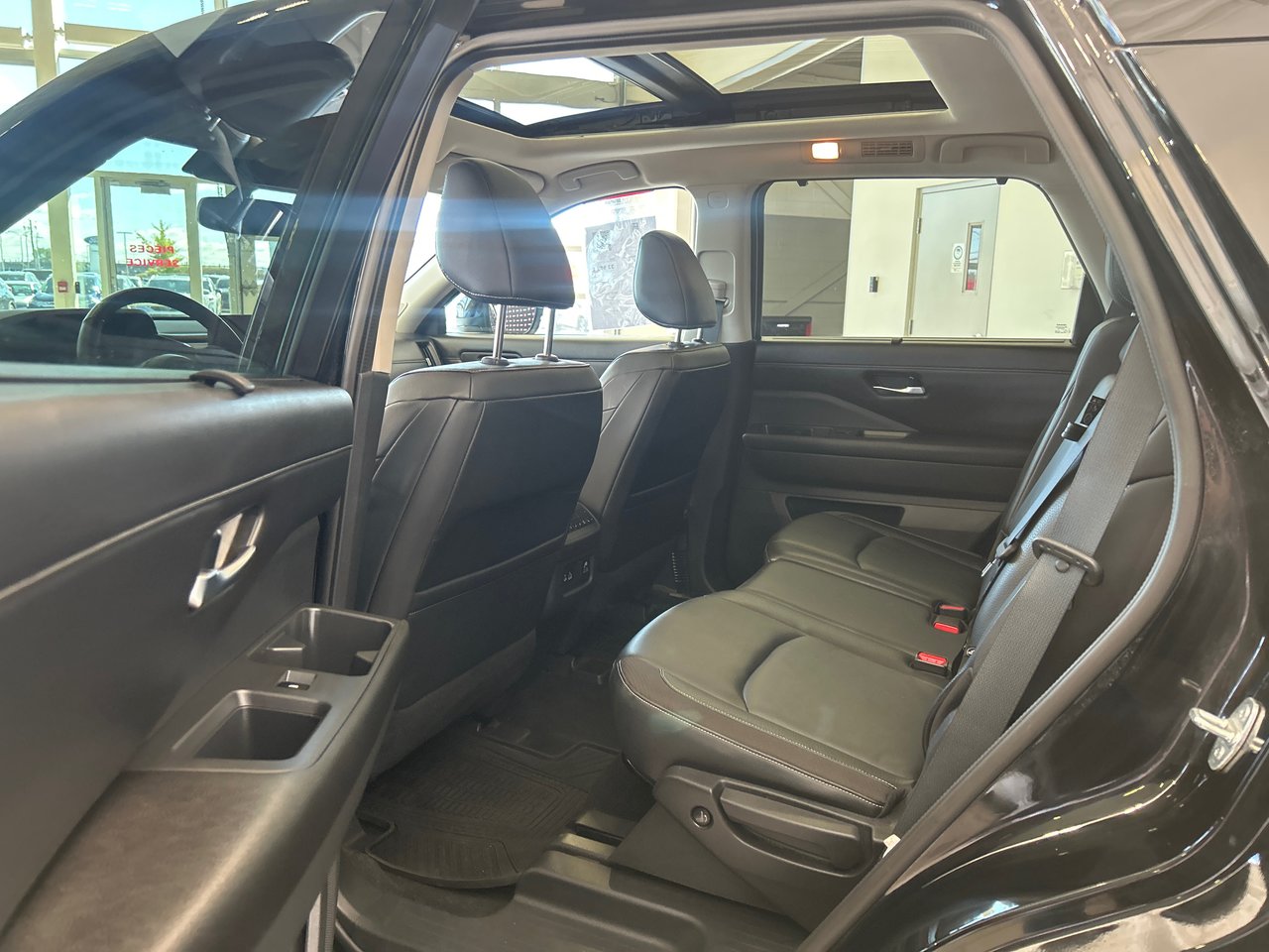 2022 Nissan Pathfinder - Image 10