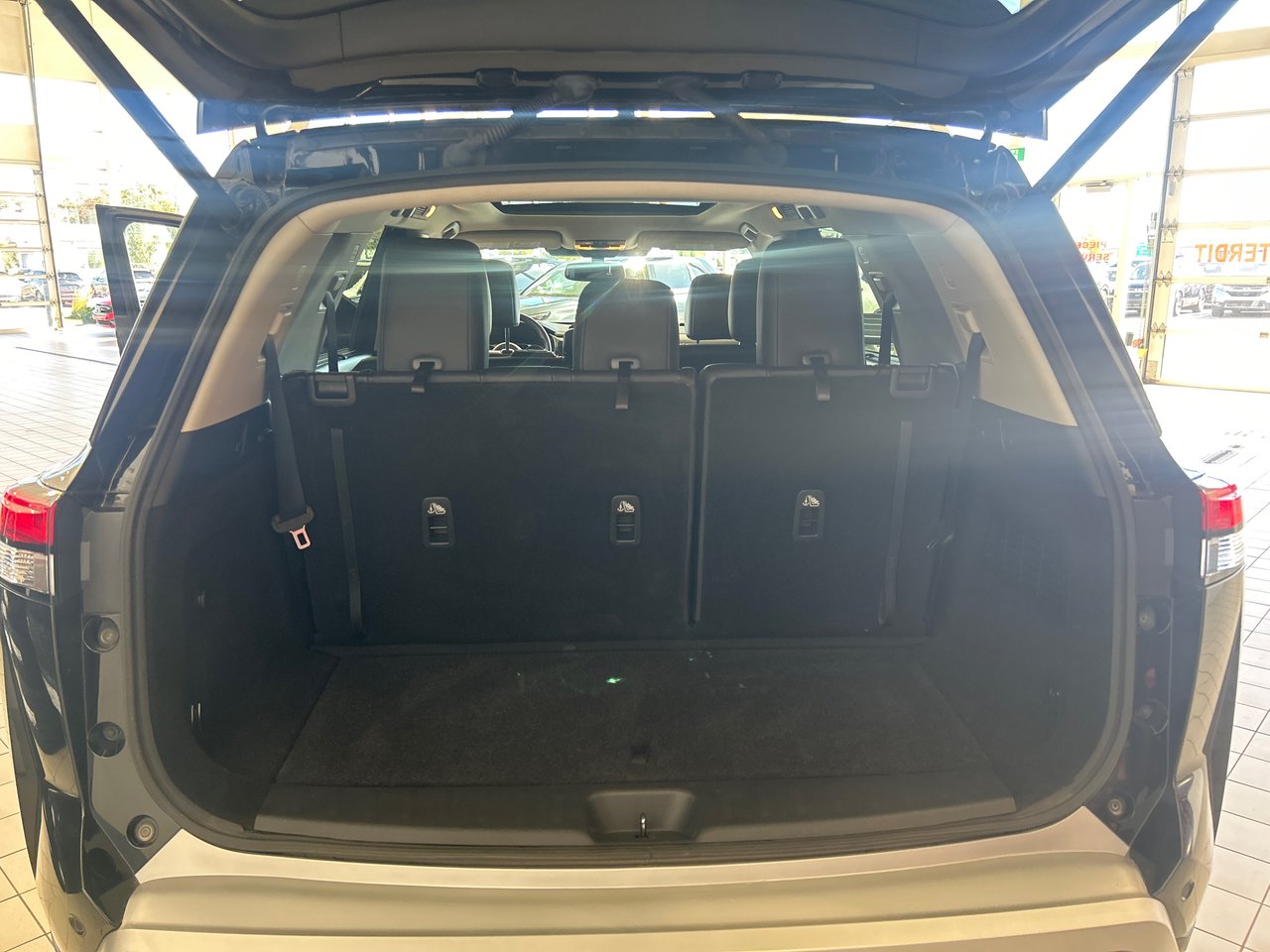 2022 Nissan Pathfinder - Image 11