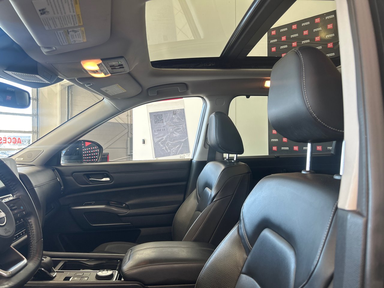 2022 Nissan Pathfinder - Image 24