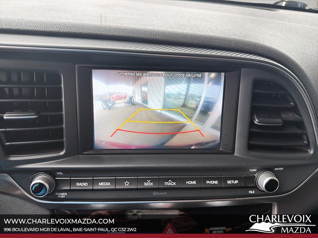 2019 Hyundai Elantra - Image 16