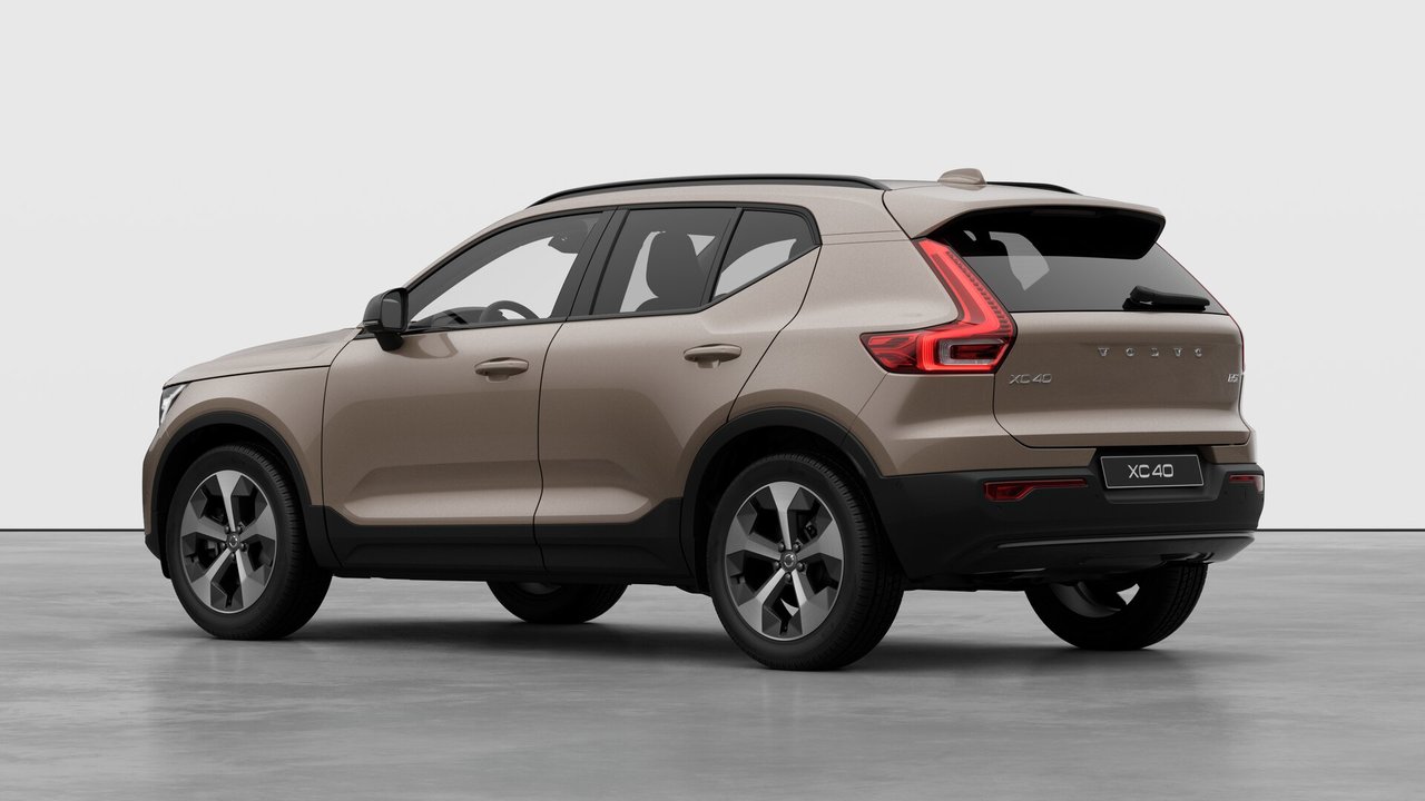 2026 Volvo XC40 - Image 2