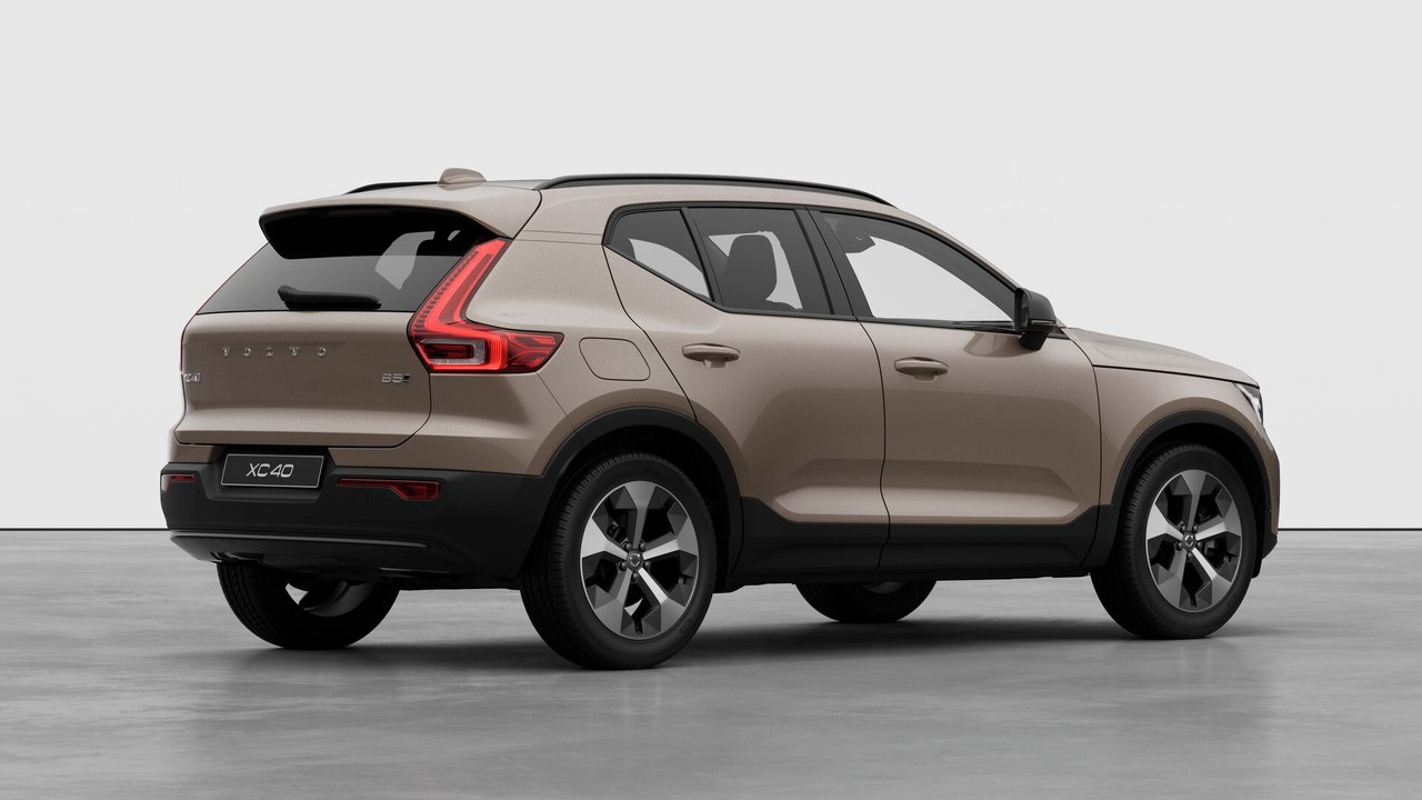 2026 Volvo XC40 - Image 4