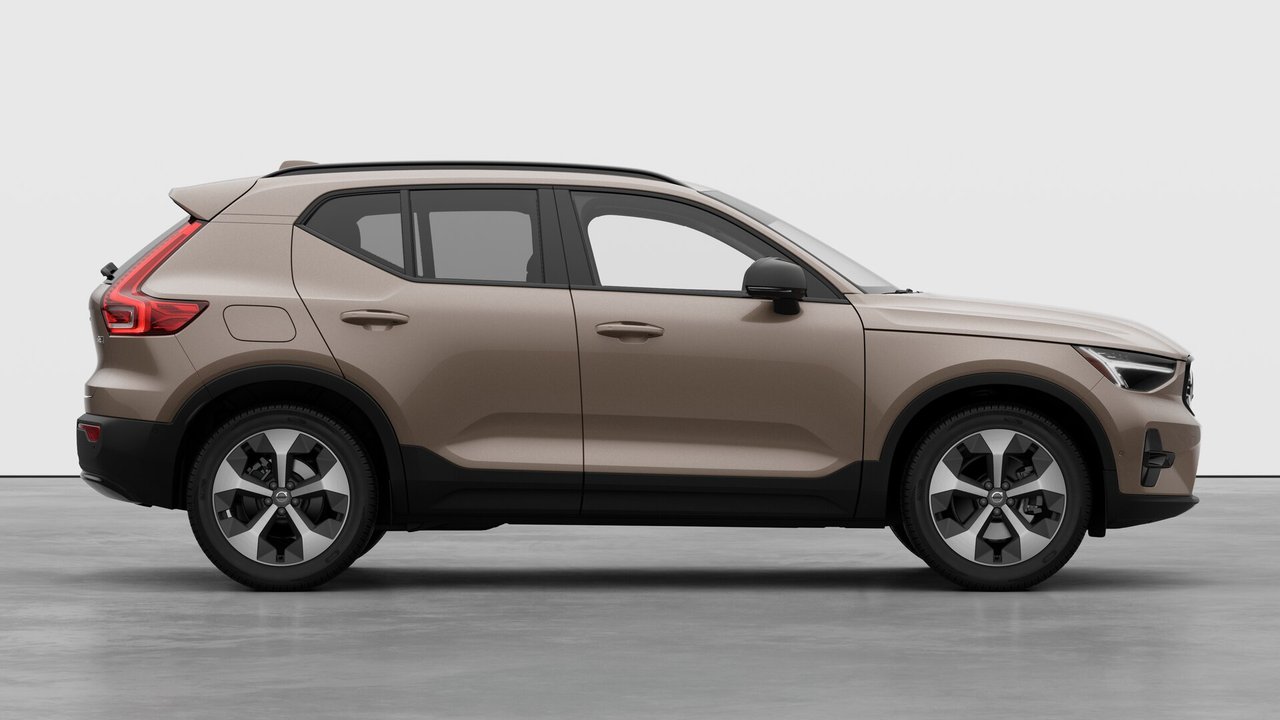 2026 Volvo XC40 - Image 7