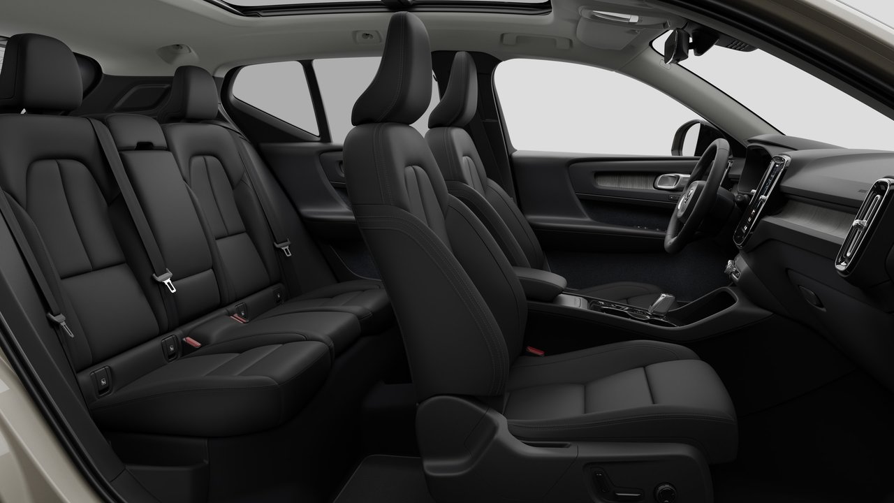 2026 Volvo XC40 - Image 13