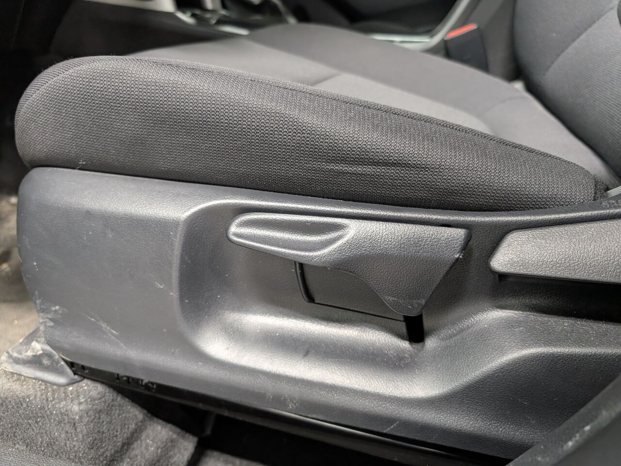 2025 Toyota Corolla Cross - Image 11