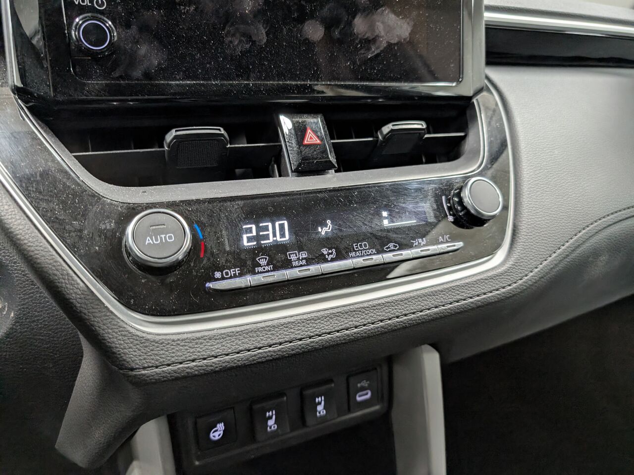 2025 Toyota Corolla Cross - Image 19