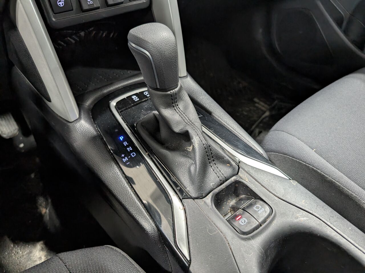 2025 Toyota Corolla Cross - Image 21