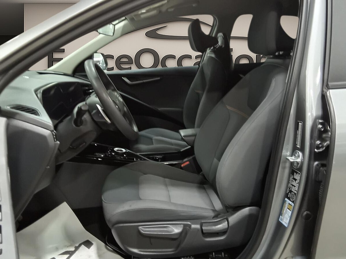 2025 Kia Niro - Image 10