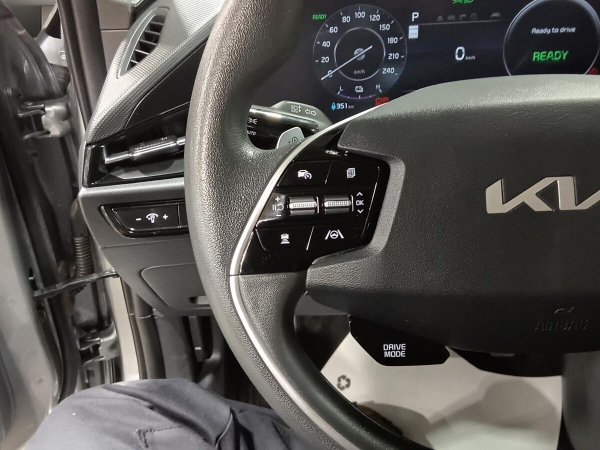 2025 Kia Niro - Image 13