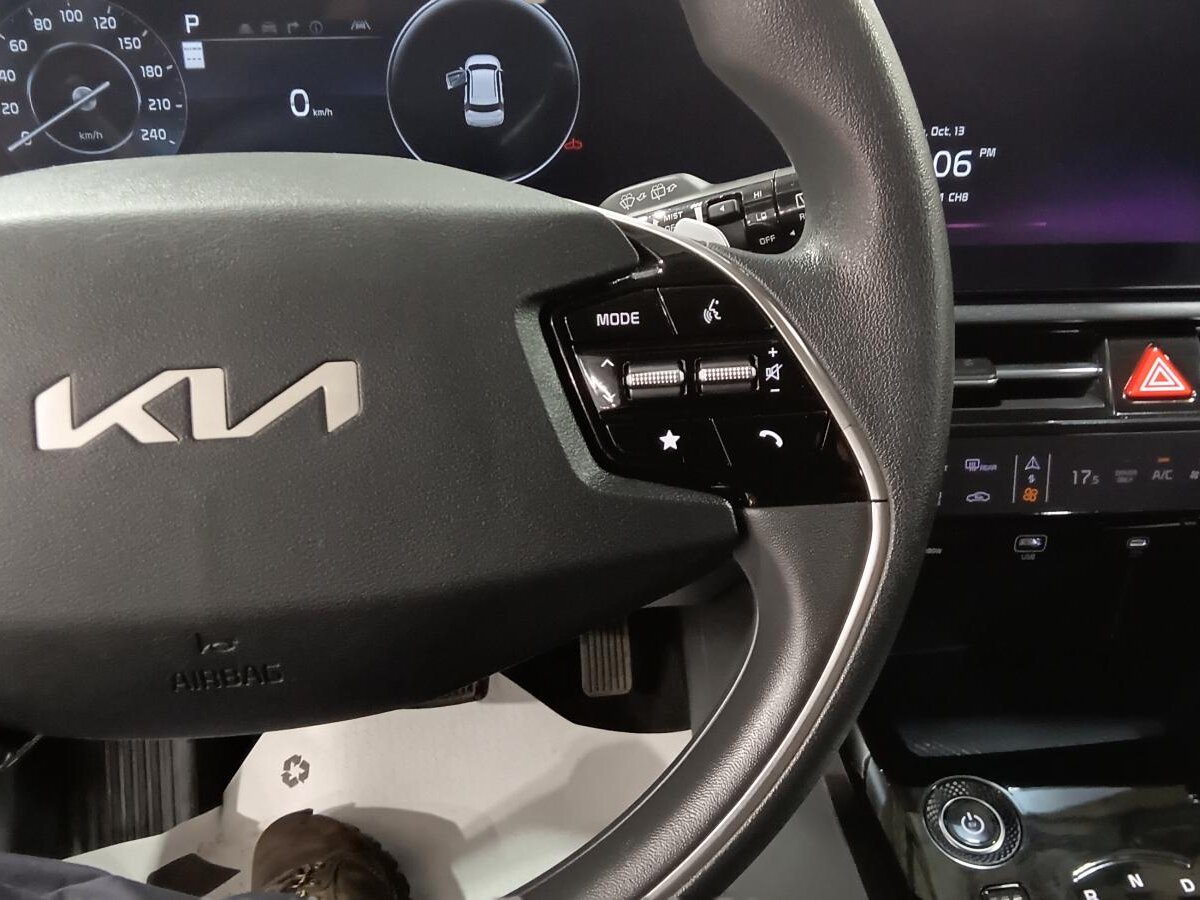 2025 Kia Niro - Image 14