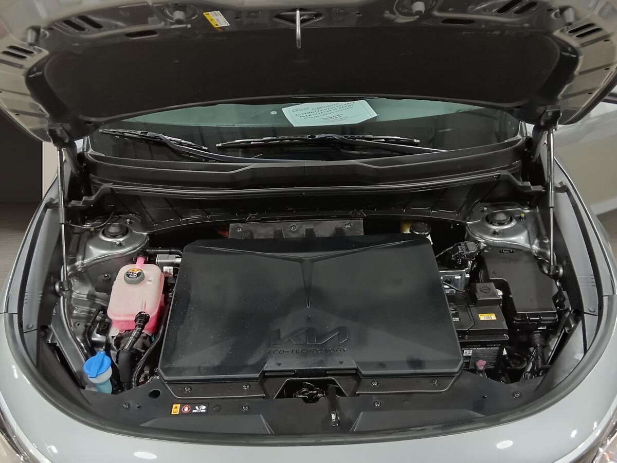 2025 Kia Niro - Image 19