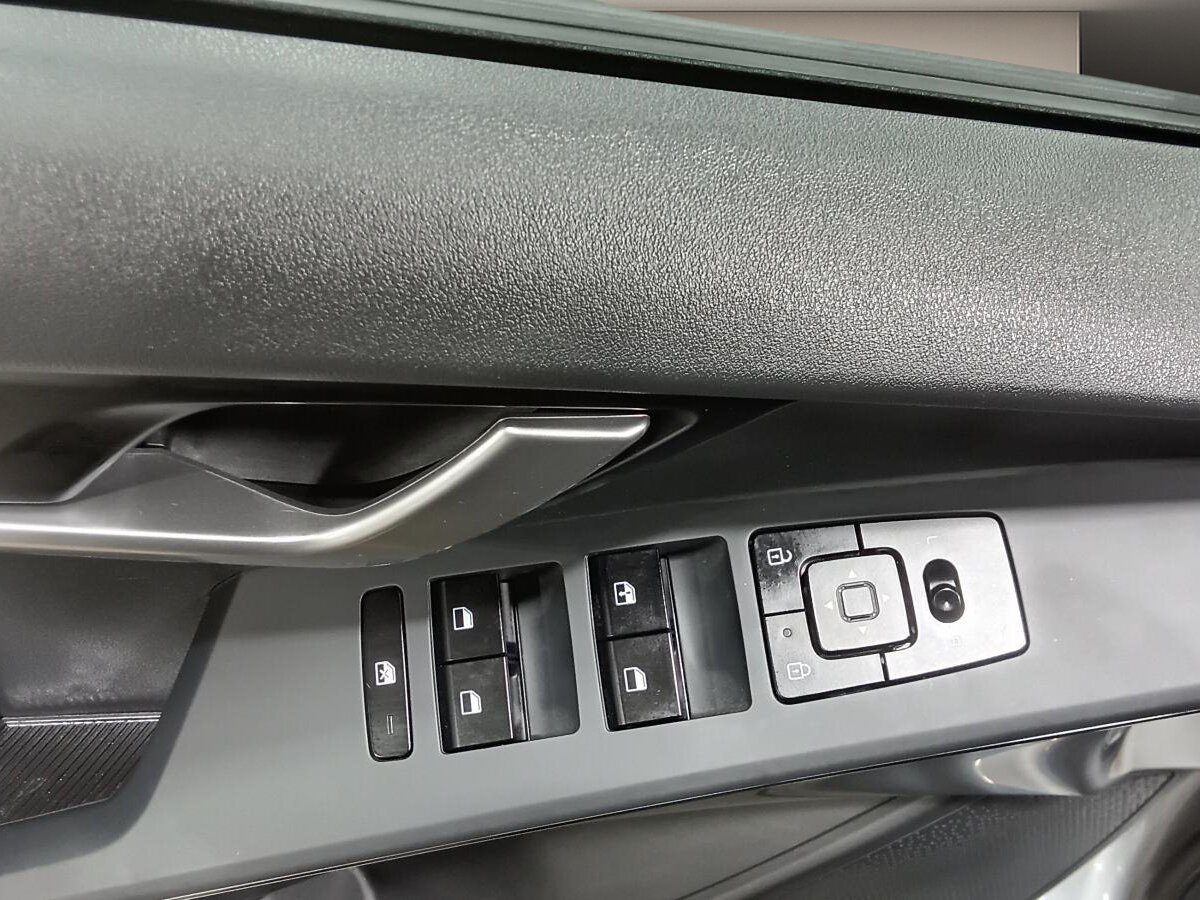2025 Kia Niro - Image 20