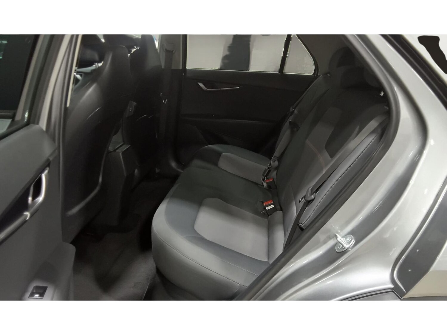 2025 Kia Niro - Image 23