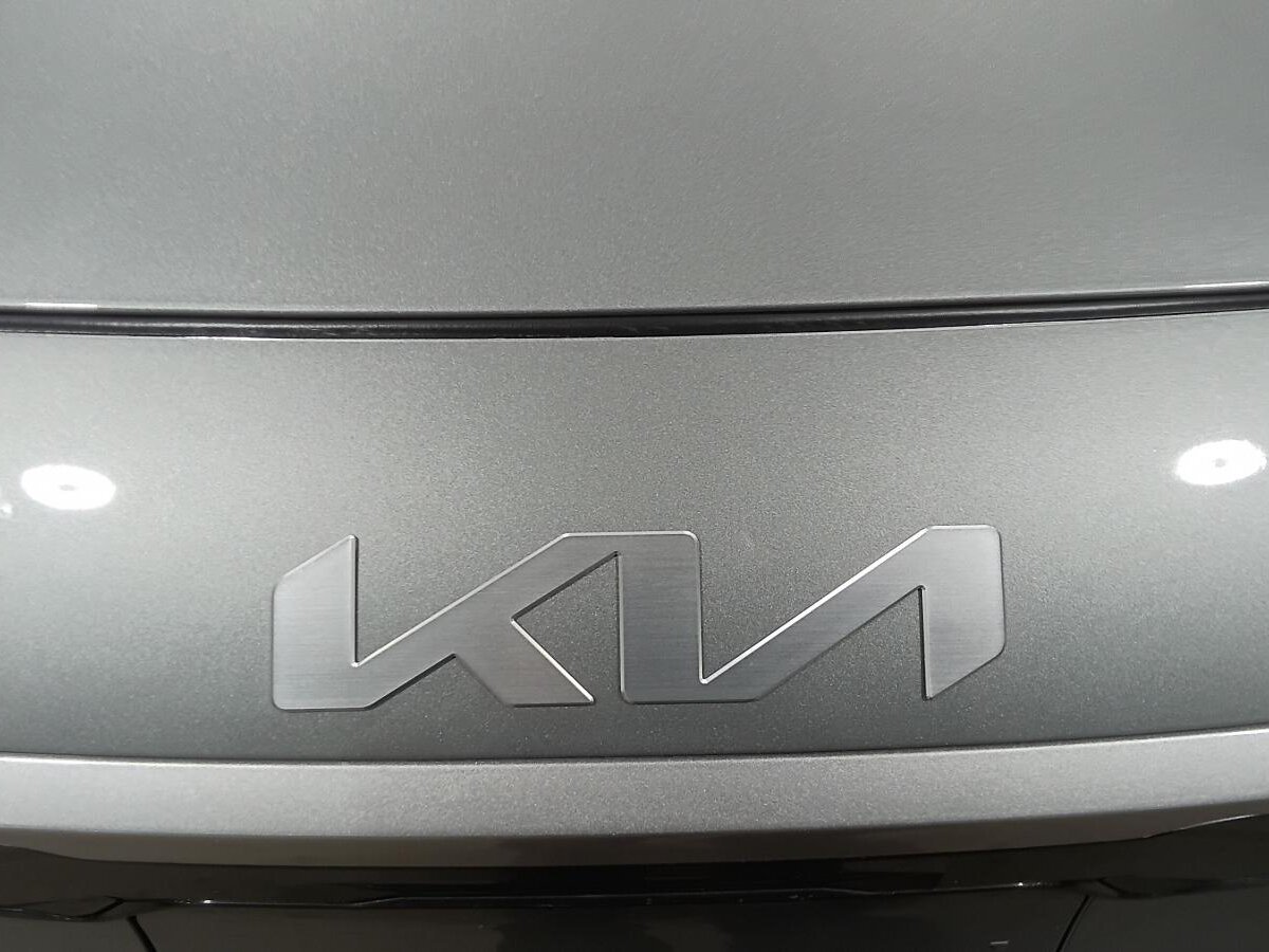 2025 Kia Niro - Image 24