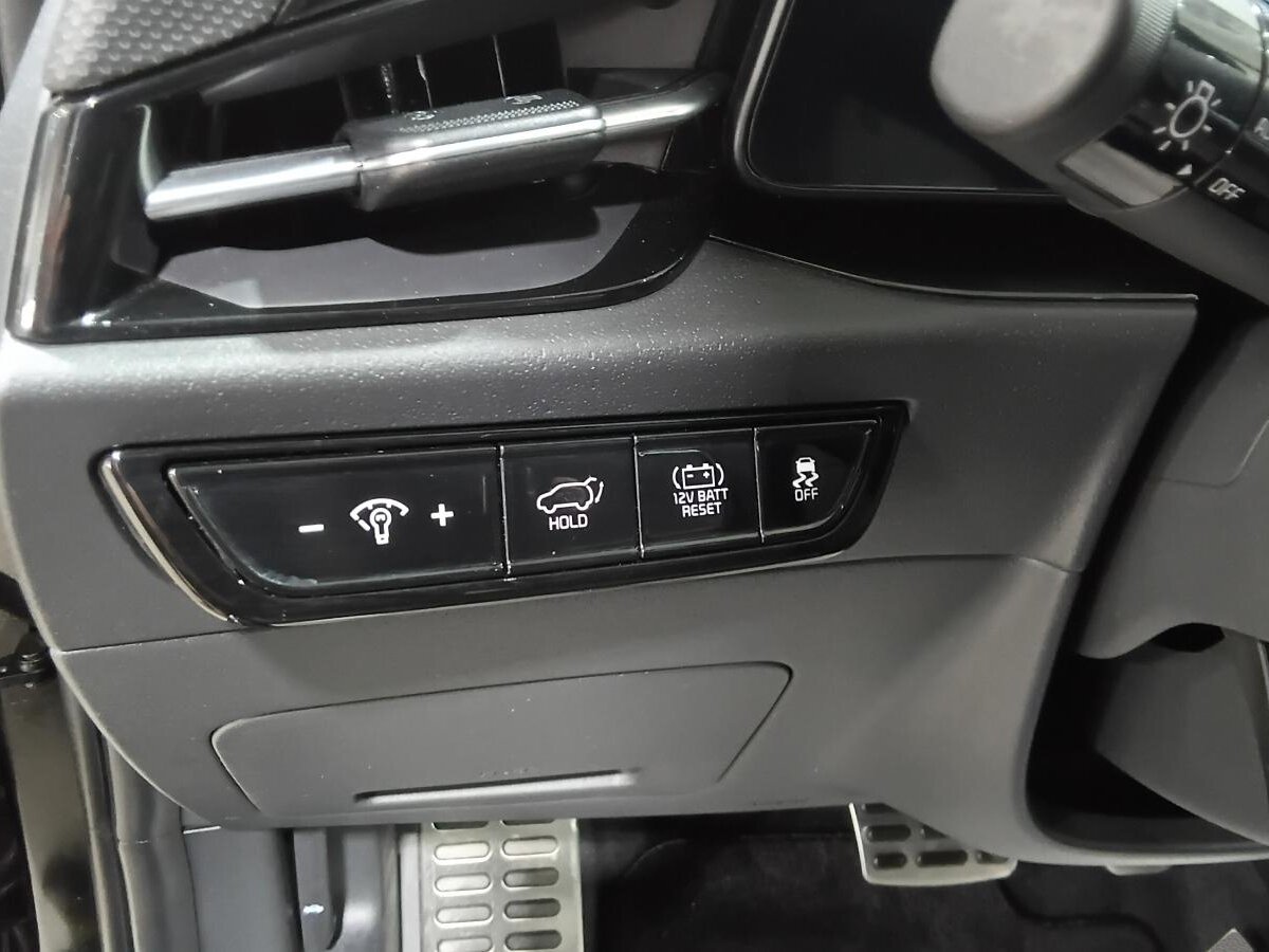 2024 Kia Niro - Image 24