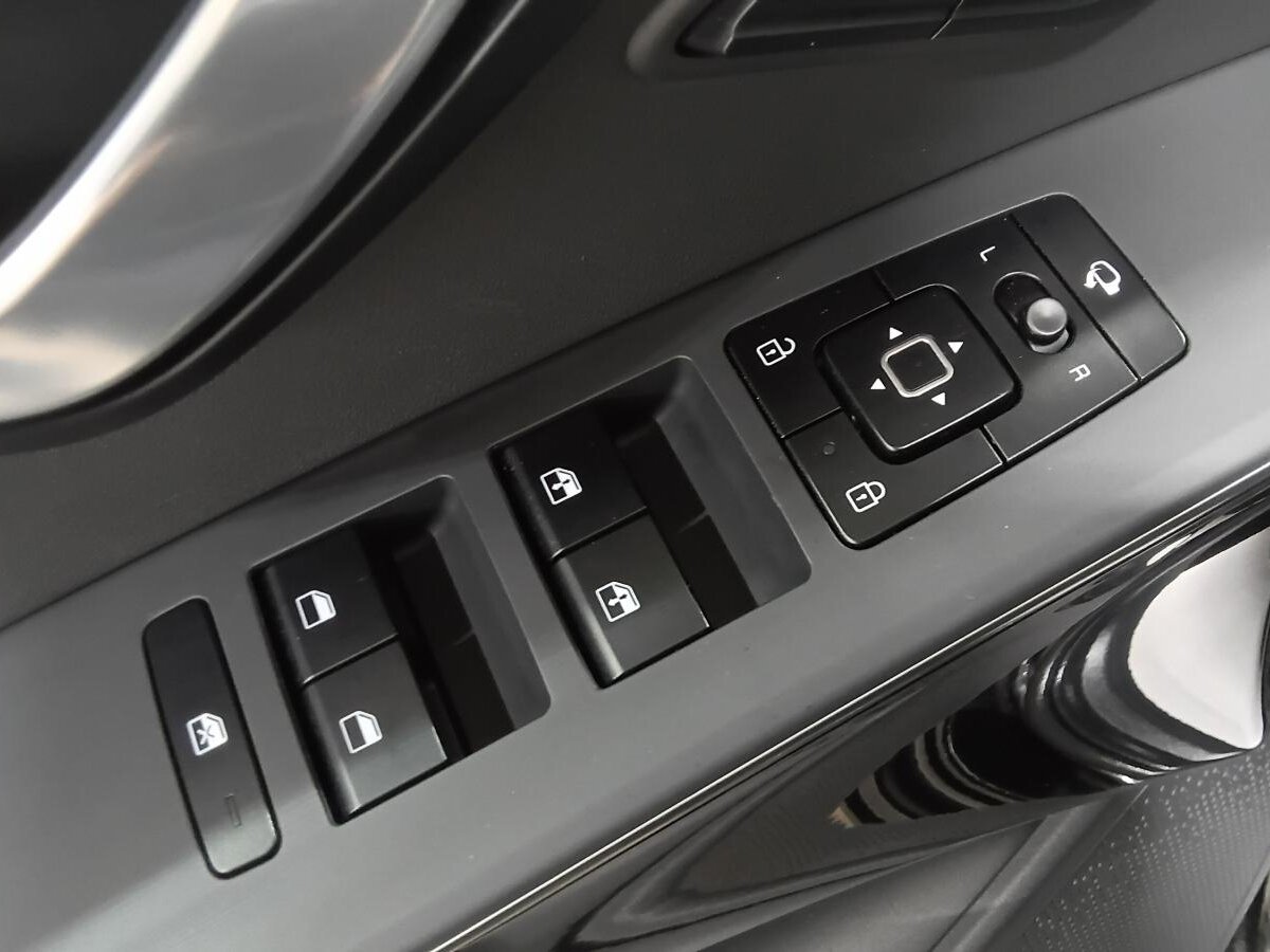 2024 Kia Niro - Image 25