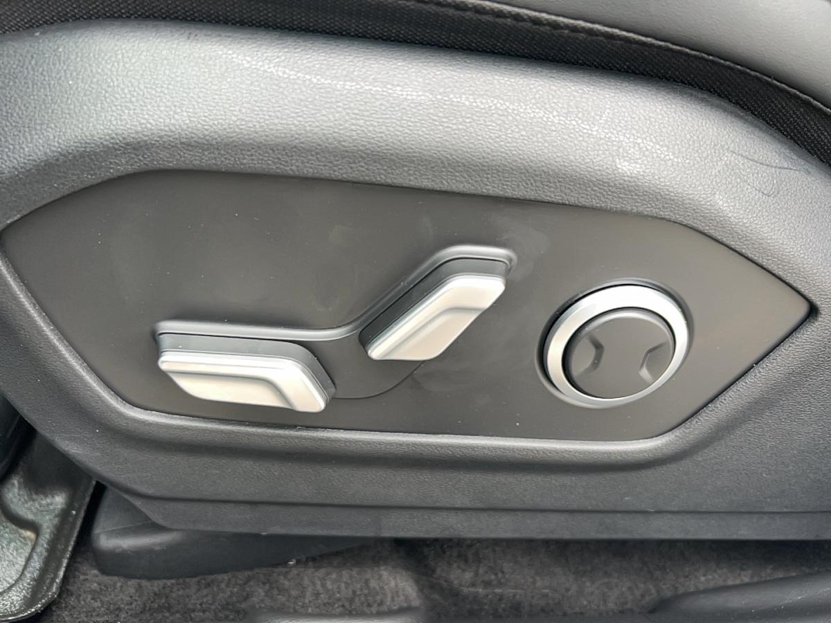 2025 Hyundai Santa Fe - Image 13
