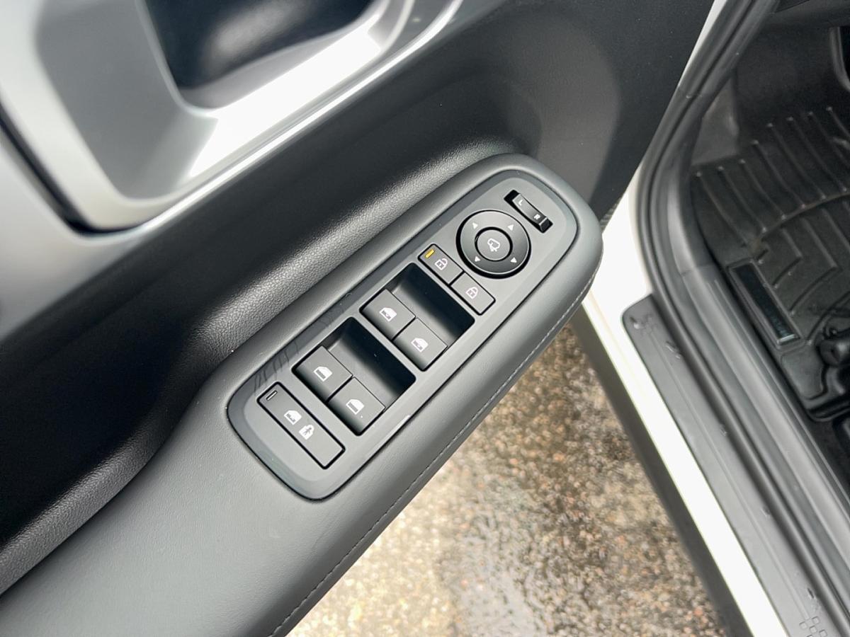 2025 Hyundai Santa Fe - Image 15