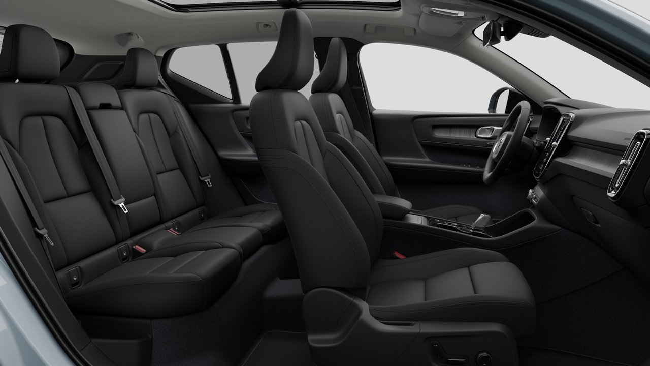 2026 Volvo XC40 - Image 13