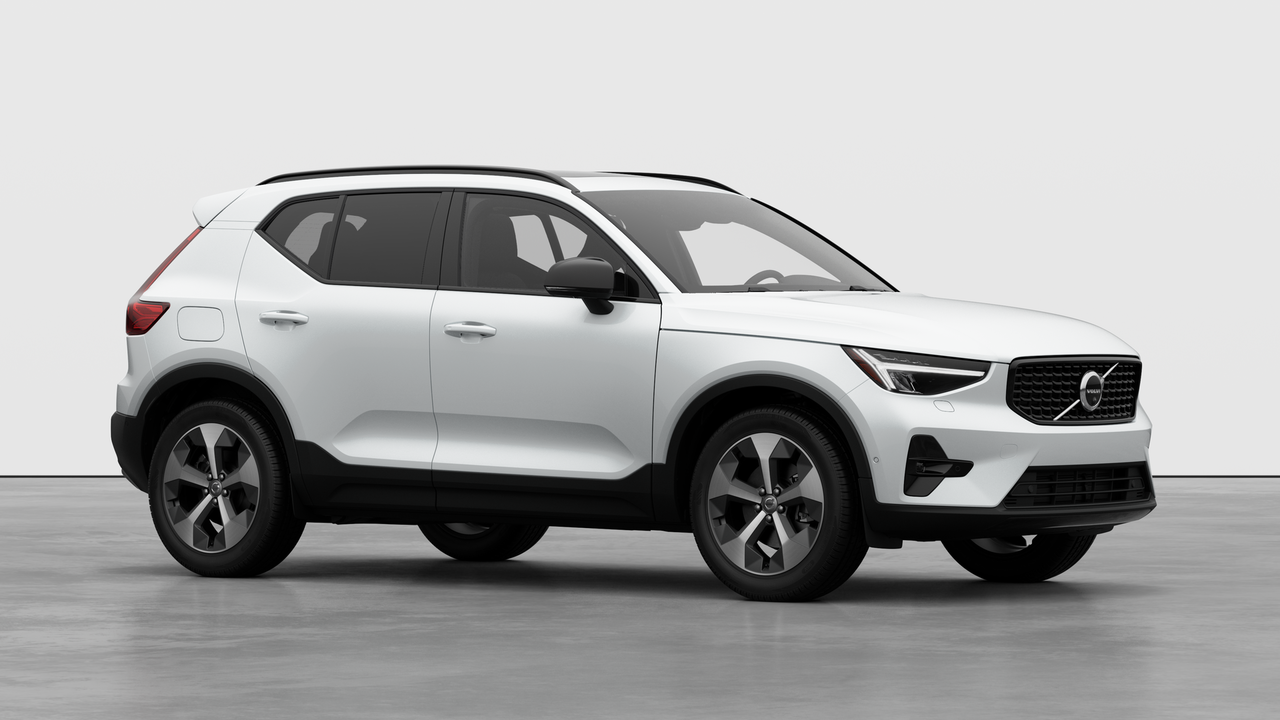 2026 Volvo XC40 - Image 3