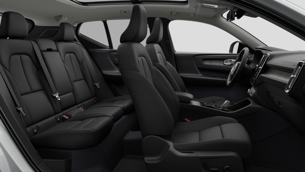 2026 Volvo XC40 - Image 13